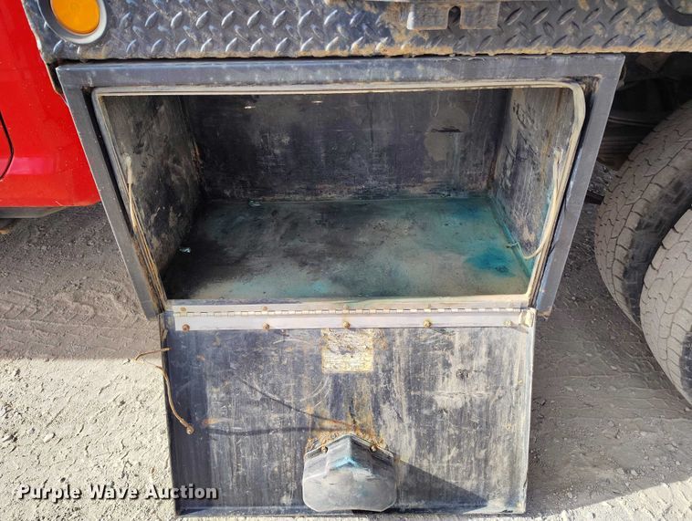 image for item DT0772 2014 RAM 3500 Crew Cab flatbed pickup truck