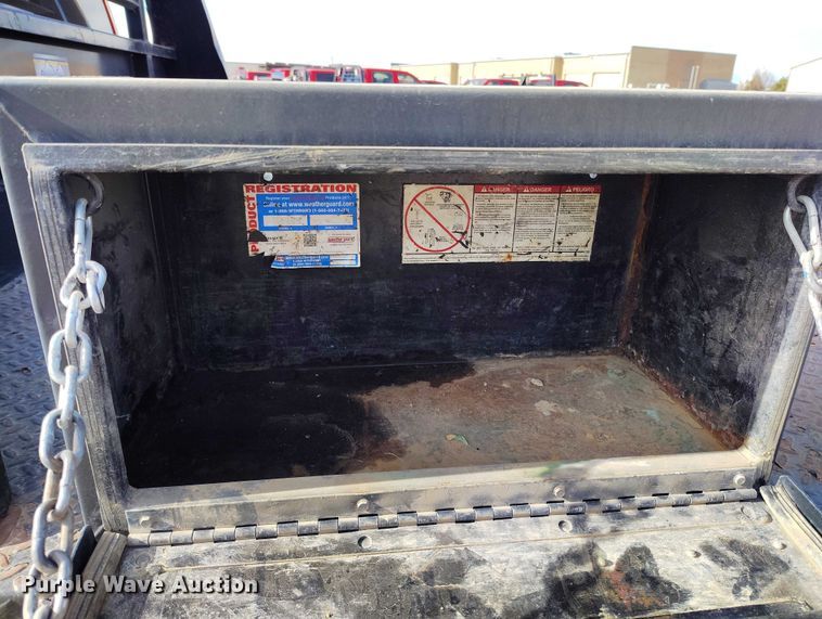 image for item DT0772 2014 RAM 3500 Crew Cab flatbed pickup truck