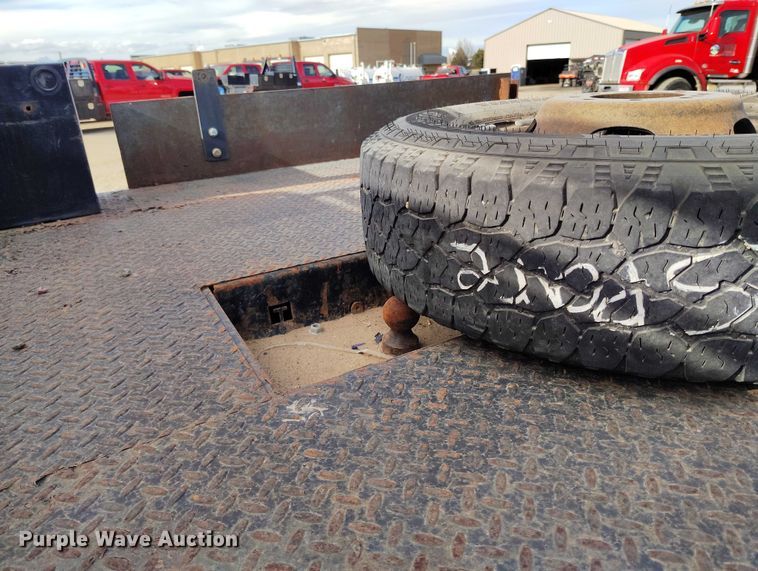 image for item DT0772 2014 RAM 3500 Crew Cab flatbed pickup truck