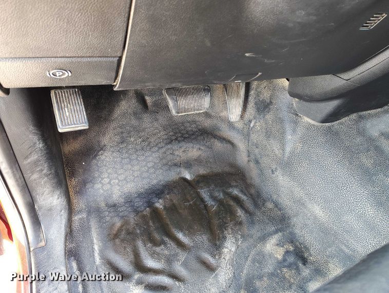 image for item DT0772 2014 RAM 3500 Crew Cab flatbed pickup truck