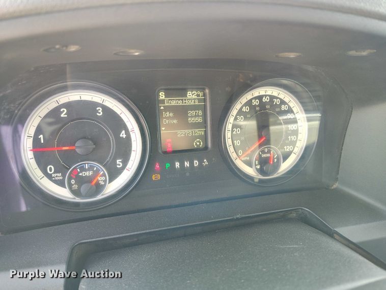 image for item DT0772 2014 RAM 3500 Crew Cab flatbed pickup truck