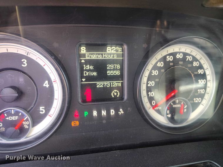 image for item DT0772 2014 RAM 3500 Crew Cab flatbed pickup truck