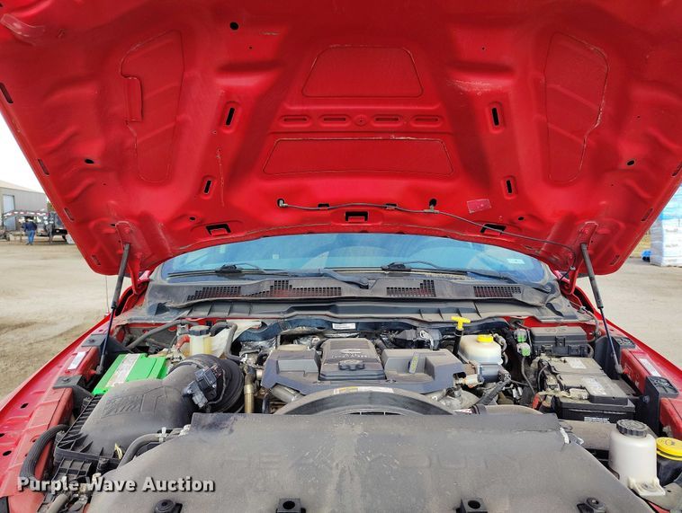 image for item DT0772 2014 RAM 3500 Crew Cab flatbed pickup truck