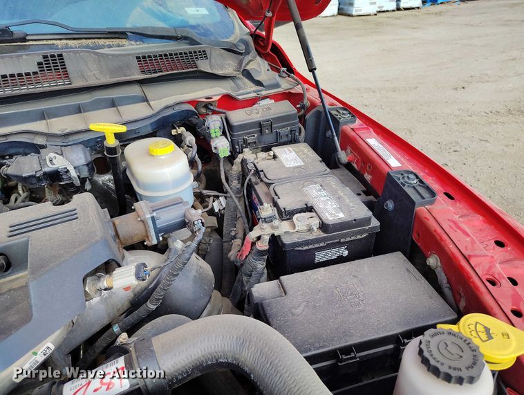 image for item DT0772 2014 RAM 3500 Crew Cab flatbed pickup truck