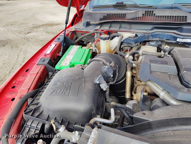 image for item DT0772 2014 RAM 3500 Crew Cab flatbed pickup truck