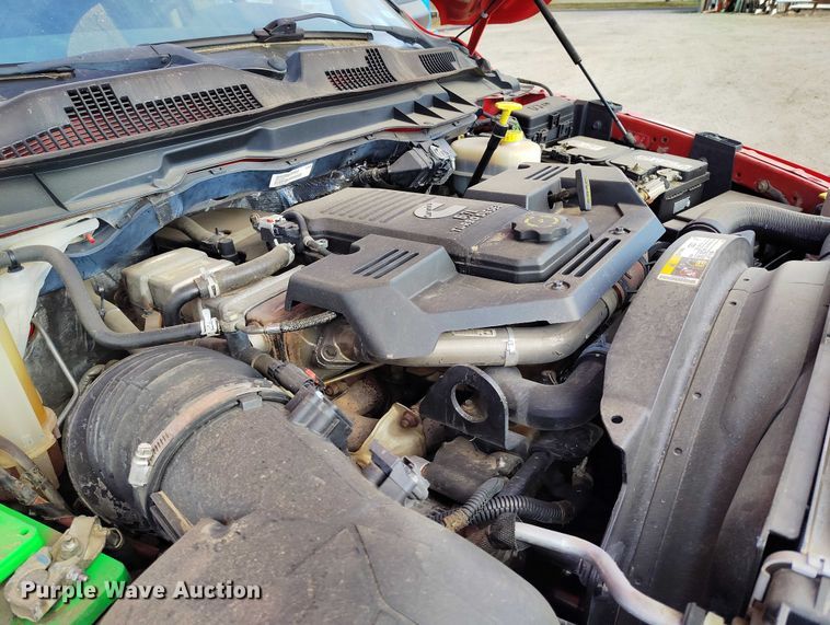 image for item DT0772 2014 RAM 3500 Crew Cab flatbed pickup truck