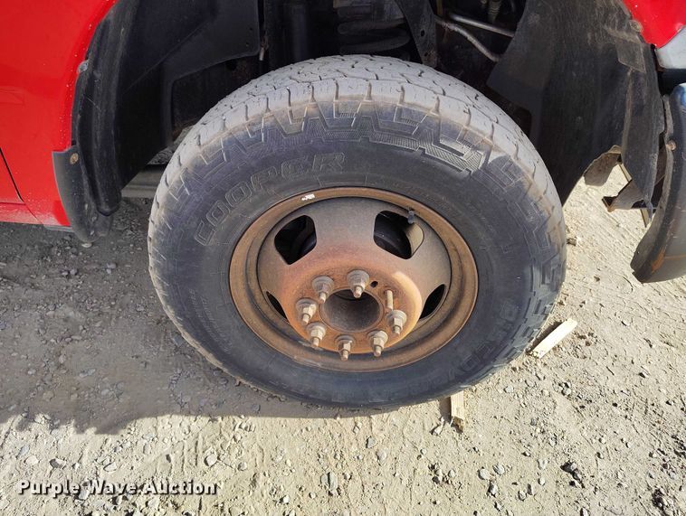 image for item DT0772 2014 RAM 3500 Crew Cab flatbed pickup truck