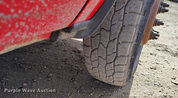 image for item DT0772 2014 RAM 3500 Crew Cab flatbed pickup truck