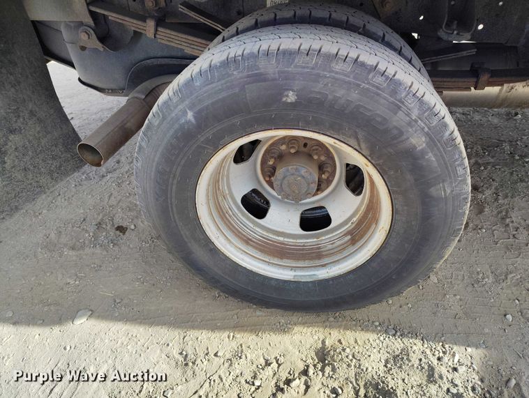 image for item DT0772 2014 RAM 3500 Crew Cab flatbed pickup truck