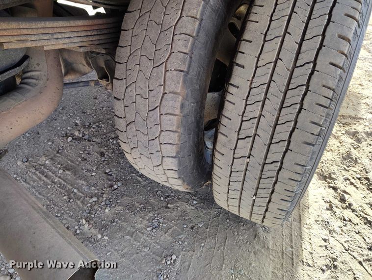 image for item DT0772 2014 RAM 3500 Crew Cab flatbed pickup truck