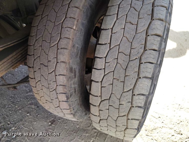 image for item DT0772 2014 RAM 3500 Crew Cab flatbed pickup truck