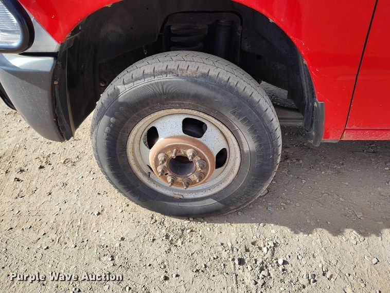 image for item DT0772 2014 RAM 3500 Crew Cab flatbed pickup truck