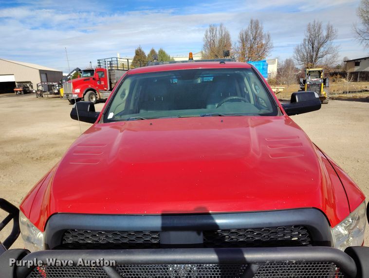 image for item DT0773 2016 RAM 3500 Crew Cab flatbed pickup truck