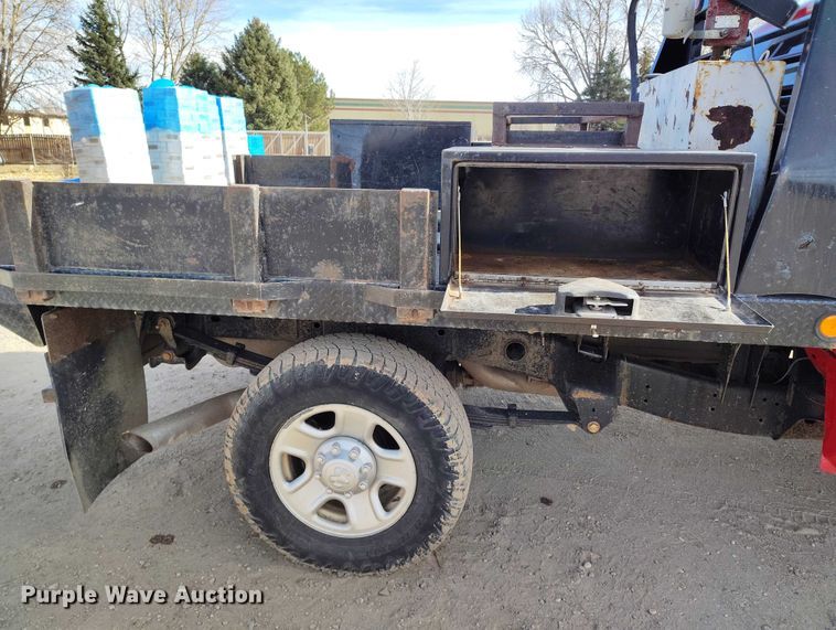 image for item DT0773 2016 RAM 3500 Crew Cab flatbed pickup truck