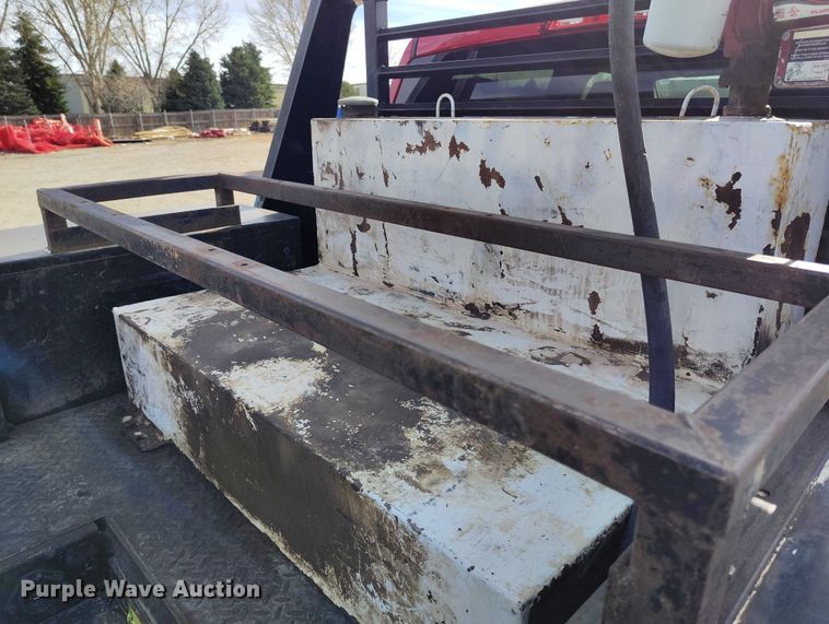 image for item DT0773 2016 RAM 3500 Crew Cab flatbed pickup truck