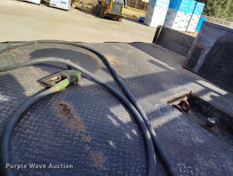 image for item DT0773 2016 RAM 3500 Crew Cab flatbed pickup truck