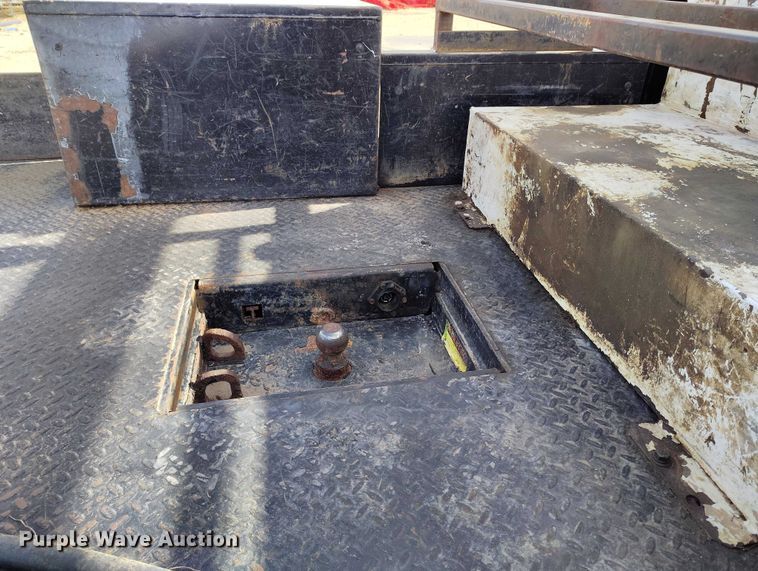 image for item DT0773 2016 RAM 3500 Crew Cab flatbed pickup truck