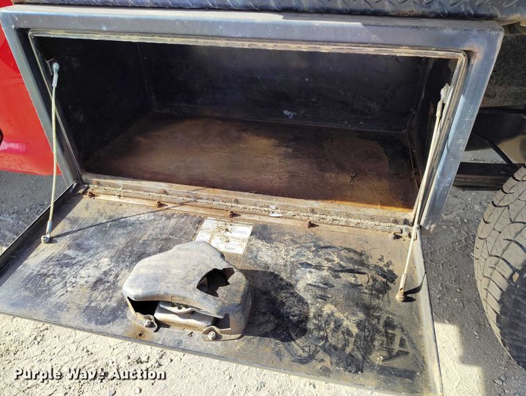 image for item DT0773 2016 RAM 3500 Crew Cab flatbed pickup truck