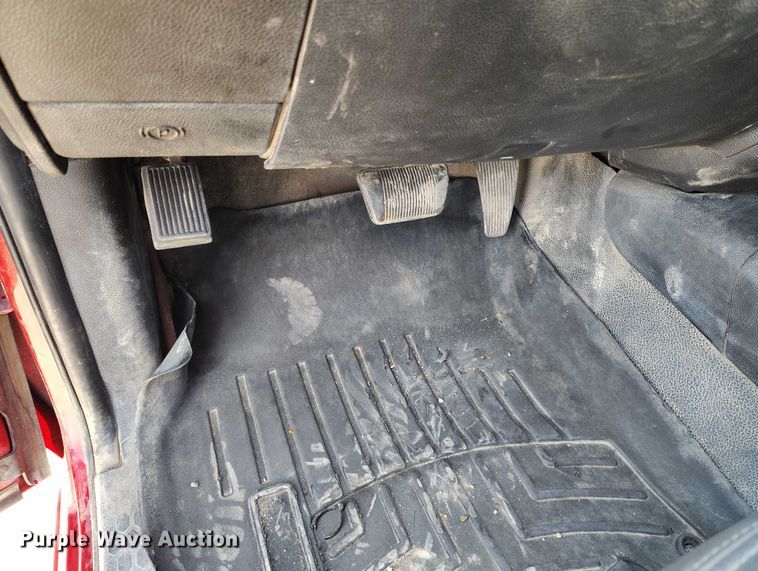 image for item DT0773 2016 RAM 3500 Crew Cab flatbed pickup truck