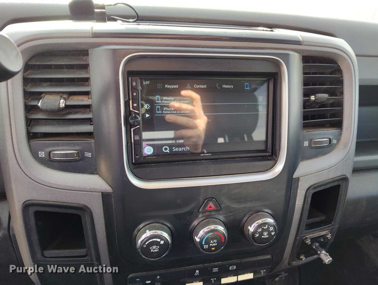 image for item DT0773 2016 RAM 3500 Crew Cab flatbed pickup truck