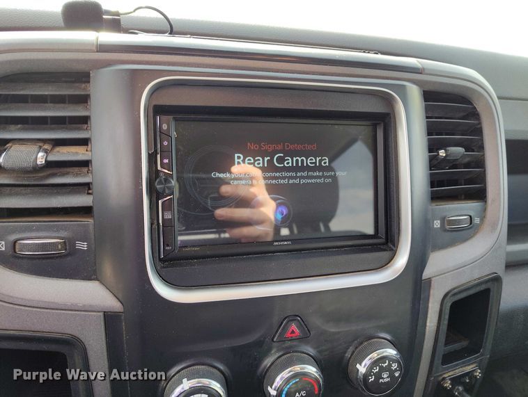 image for item DT0773 2016 RAM 3500 Crew Cab flatbed pickup truck