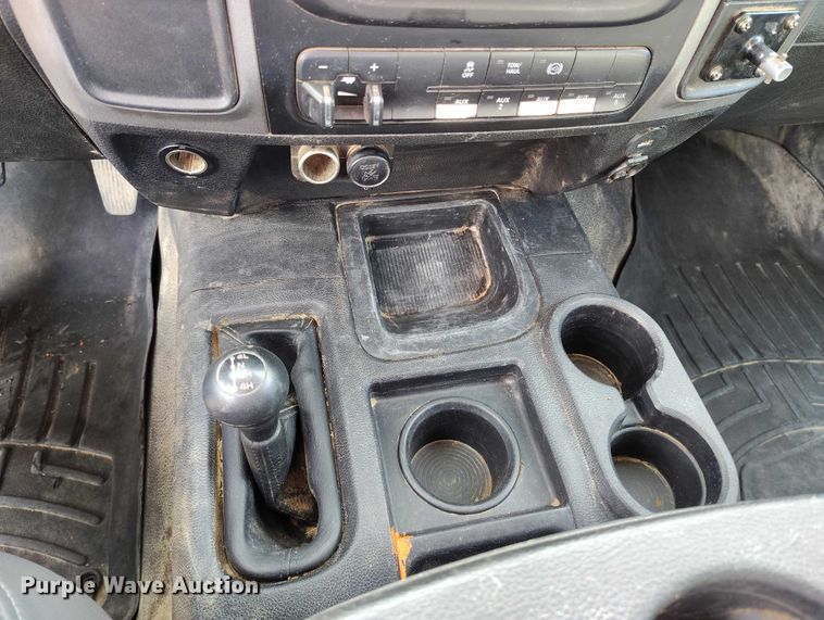 image for item DT0773 2016 RAM 3500 Crew Cab flatbed pickup truck