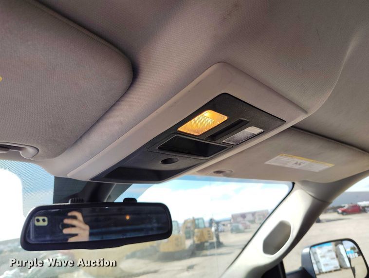 image for item DT0773 2016 RAM 3500 Crew Cab flatbed pickup truck