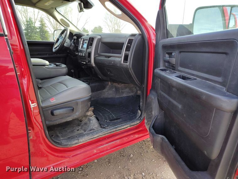 image for item DT0773 2016 RAM 3500 Crew Cab flatbed pickup truck