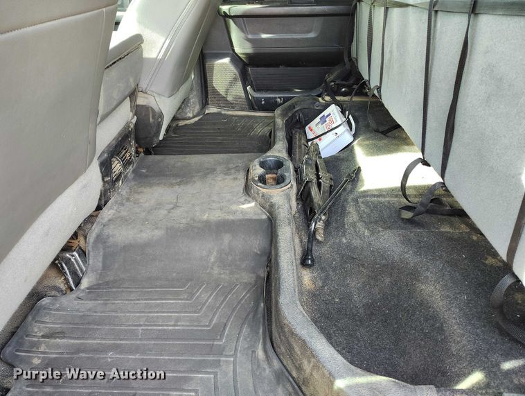 image for item DT0773 2016 RAM 3500 Crew Cab flatbed pickup truck