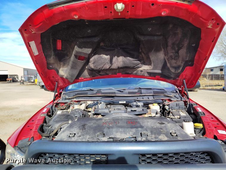 image for item DT0773 2016 RAM 3500 Crew Cab flatbed pickup truck