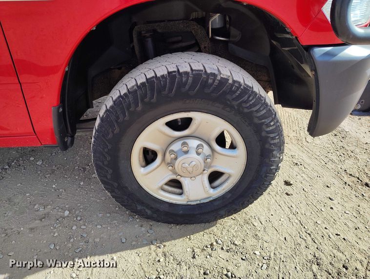 image for item DT0773 2016 RAM 3500 Crew Cab flatbed pickup truck