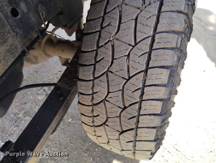 image for item DT0773 2016 RAM 3500 Crew Cab flatbed pickup truck