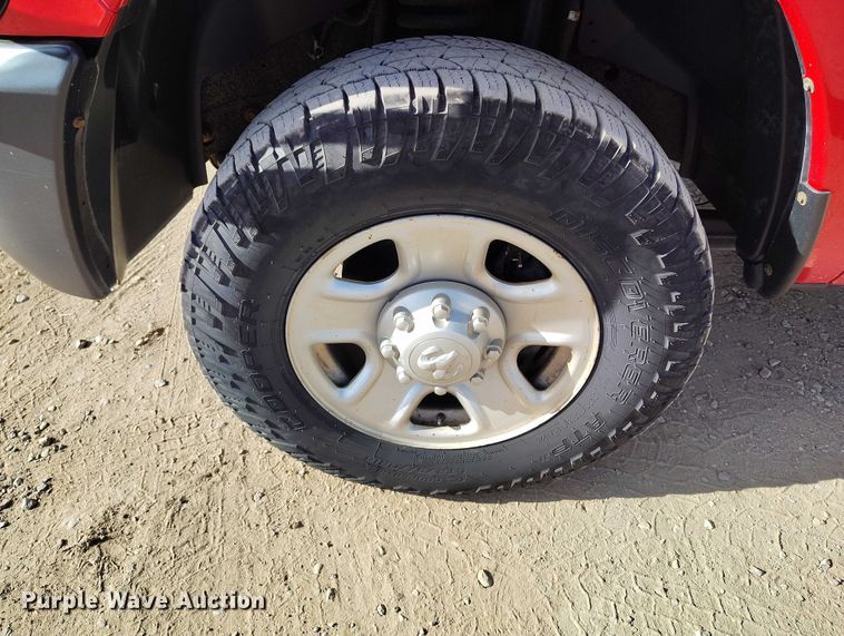 image for item DT0773 2016 RAM 3500 Crew Cab flatbed pickup truck