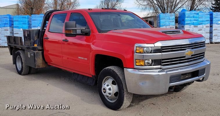 image for item DT0774 2018 Chevrolet Silverado 3500HD Crew Cab flatbed pickup truck