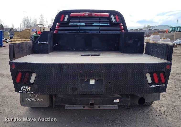image for item DT0774 2018 Chevrolet Silverado 3500HD Crew Cab flatbed pickup truck