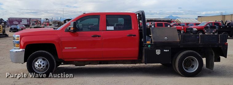 image for item DT0774 2018 Chevrolet Silverado 3500HD Crew Cab flatbed pickup truck