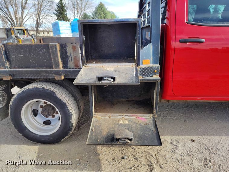 image for item DT0774 2018 Chevrolet Silverado 3500HD Crew Cab flatbed pickup truck