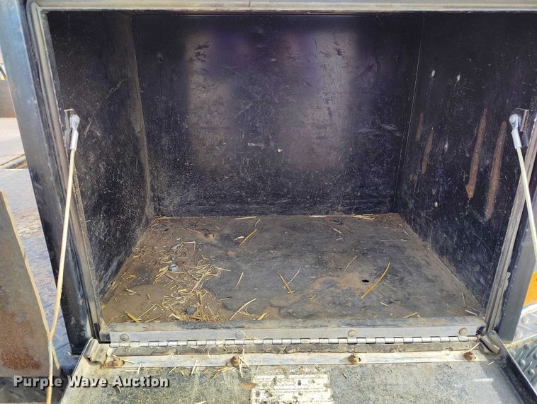 image for item DT0774 2018 Chevrolet Silverado 3500HD Crew Cab flatbed pickup truck