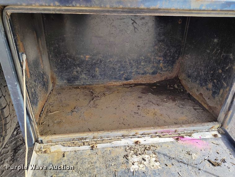 image for item DT0774 2018 Chevrolet Silverado 3500HD Crew Cab flatbed pickup truck