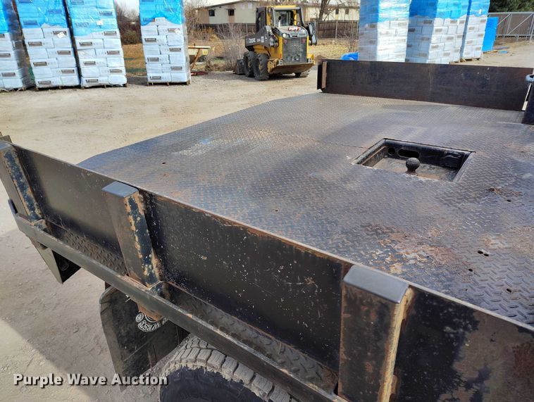 image for item DT0774 2018 Chevrolet Silverado 3500HD Crew Cab flatbed pickup truck