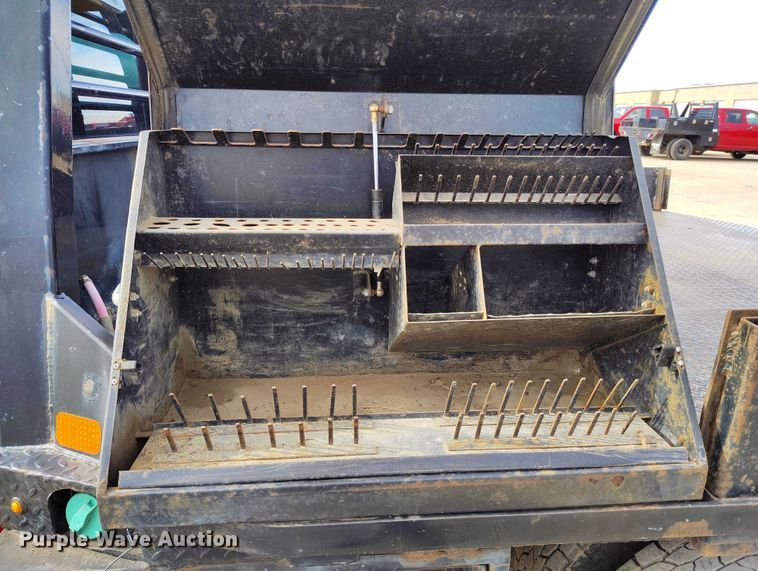 image for item DT0774 2018 Chevrolet Silverado 3500HD Crew Cab flatbed pickup truck