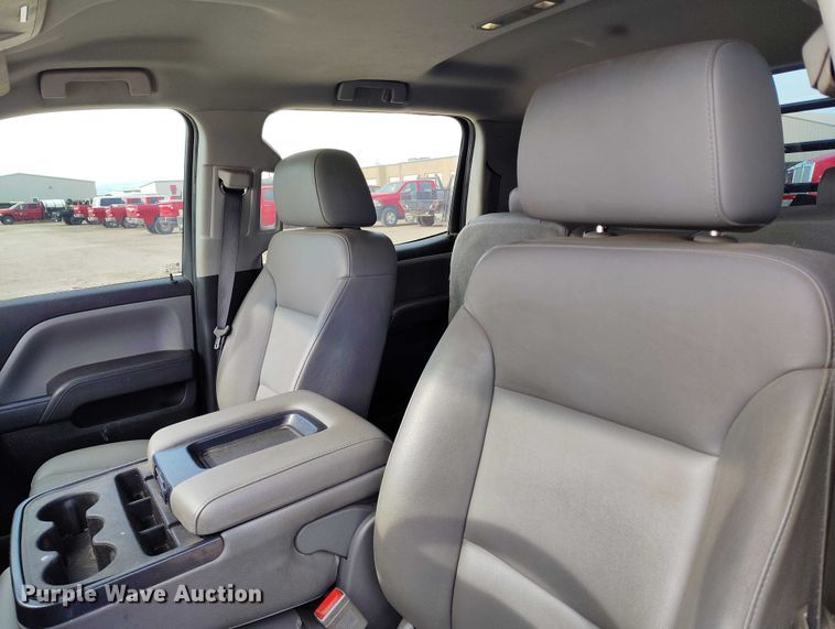 image for item DT0774 2018 Chevrolet Silverado 3500HD Crew Cab flatbed pickup truck