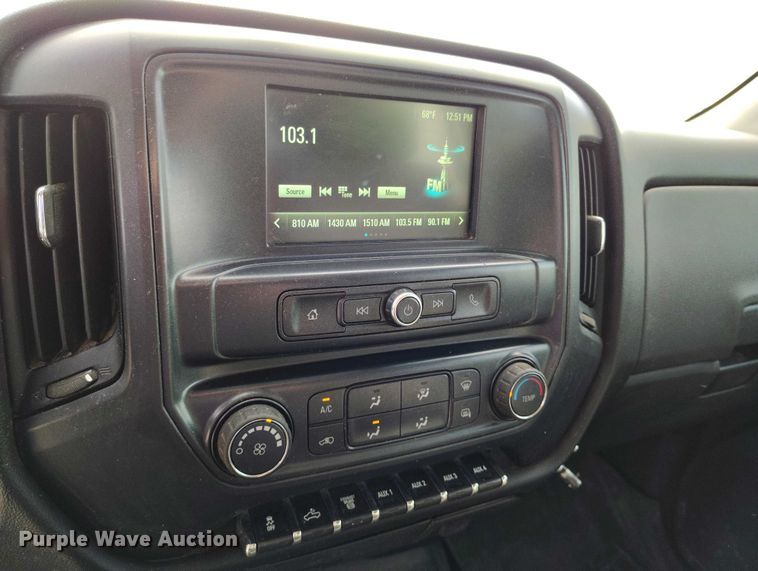 image for item DT0774 2018 Chevrolet Silverado 3500HD Crew Cab flatbed pickup truck