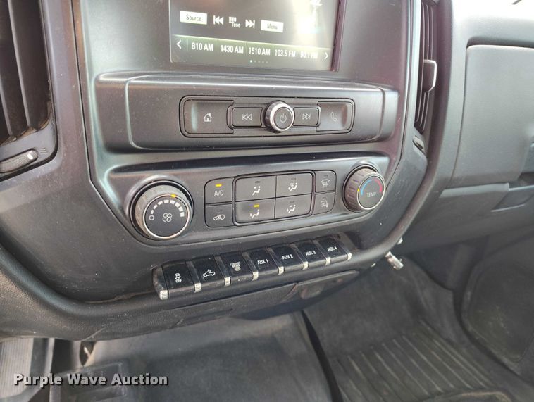 image for item DT0774 2018 Chevrolet Silverado 3500HD Crew Cab flatbed pickup truck