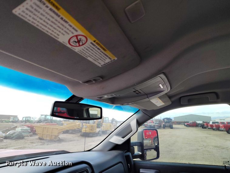 image for item DT0774 2018 Chevrolet Silverado 3500HD Crew Cab flatbed pickup truck