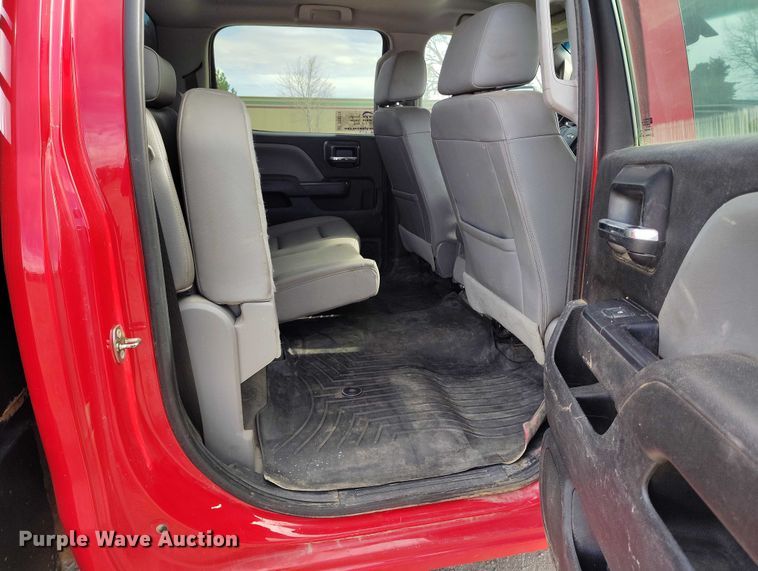 image for item DT0774 2018 Chevrolet Silverado 3500HD Crew Cab flatbed pickup truck