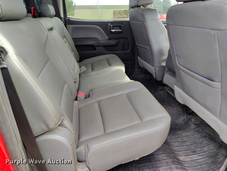 image for item DT0774 2018 Chevrolet Silverado 3500HD Crew Cab flatbed pickup truck