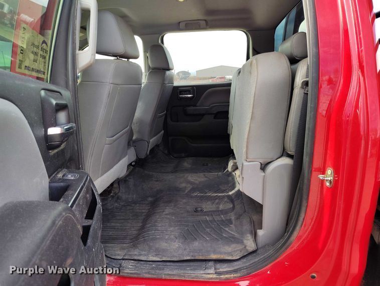 image for item DT0774 2018 Chevrolet Silverado 3500HD Crew Cab flatbed pickup truck