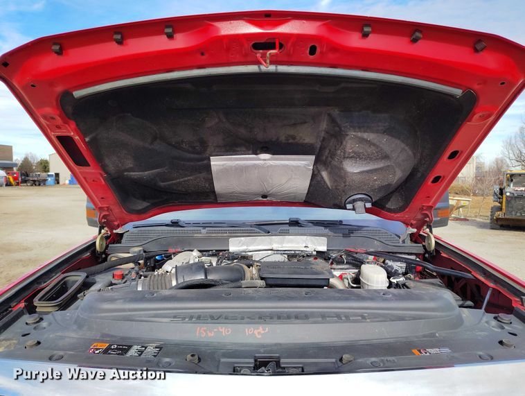 image for item DT0774 2018 Chevrolet Silverado 3500HD Crew Cab flatbed pickup truck