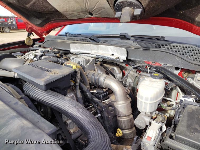 image for item DT0774 2018 Chevrolet Silverado 3500HD Crew Cab flatbed pickup truck